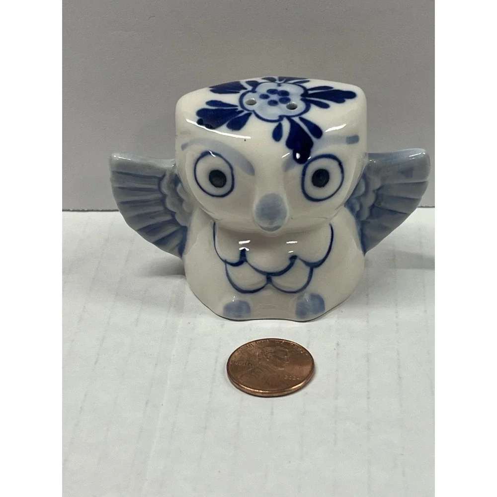 Owl Salt or‎ Pepper Shaker Blue White Delft Style Vintage 2 inches tall